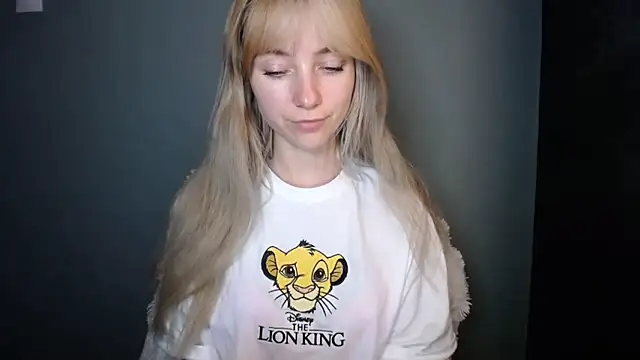 LuciaYoung online show from November 22, 2025, 8:19 pm