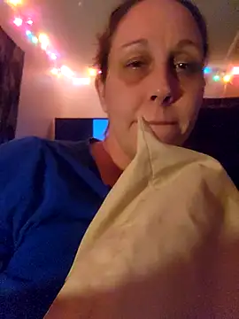 Hottmess011 online show from February 15, 2026, 10:25 am