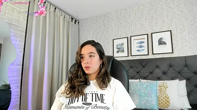 emma  smith1 online show from March 4, 2025, 12:12 pm