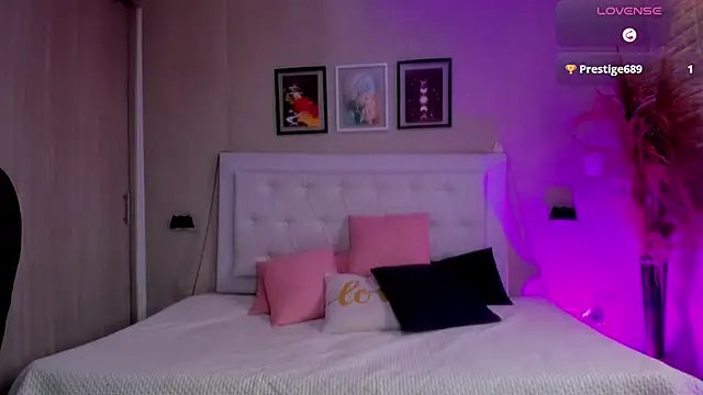 emma  smith1 online show from March 4, 2026, 12:55 pm