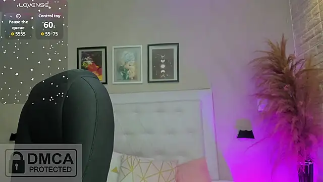 emma  smith1 online show from April 10, 2026, 10:42 am