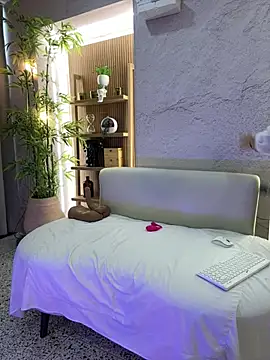 LIAH IZUMI online show from March 21, 2026, 1:16 pm