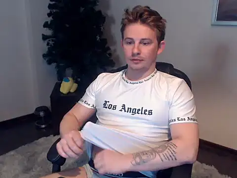 Snapshot of LandonYork chatting on February 13, 2026, 7:10 pm LandonYork online show from February 13, 2026, 7:10 pm