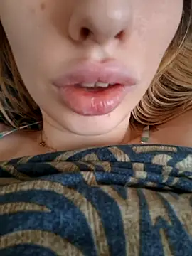 Elza kom online show from February 16, 2026, 8:21 am