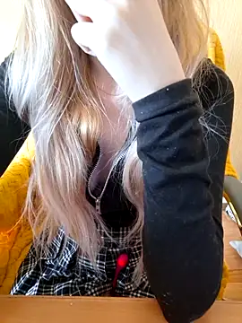 Elza kom online show from March 19, 2026, 6:50 am