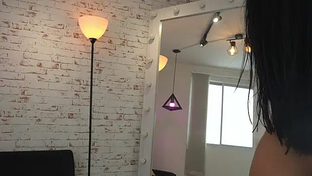 Sofhia cruz online show from March 4, 2026, 7:42 pm