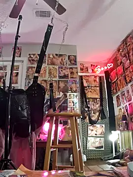 luvs2cumm69 online show from December 9, 2024, 12:51 pm