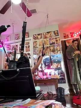 luvs2cumm69 online show from February 21, 2025, 3:32 pm