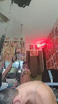 luvs2cumm69 online show from December 13, 2025, 9:31 pm