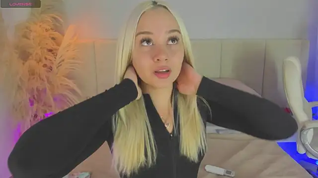 sofia pamela online show from September 23, 2025, 6:55 pm