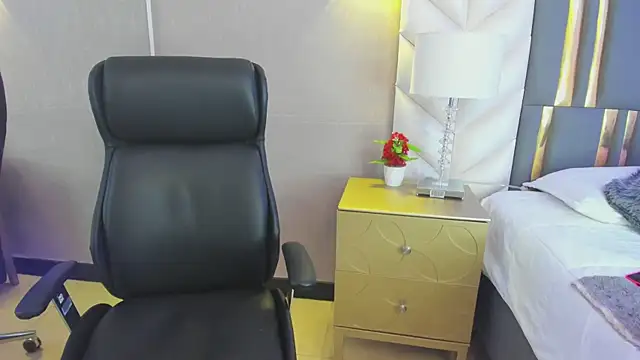 ChloeHarper  online show from February 11, 2026, 11:37 am