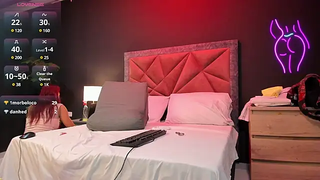 mia milff online show from February 7, 2025, 9:15 pm