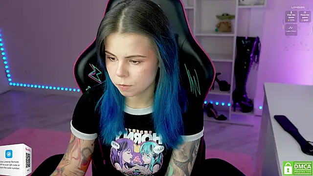 Latex Kitty online show from November 11, 2025, 11:54 am