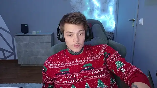 Snapshot of DENIS_HERE chatting on December 31, 2024, 3:09 pm DENIS HERE online show from December 31, 2024, 3:09 pm