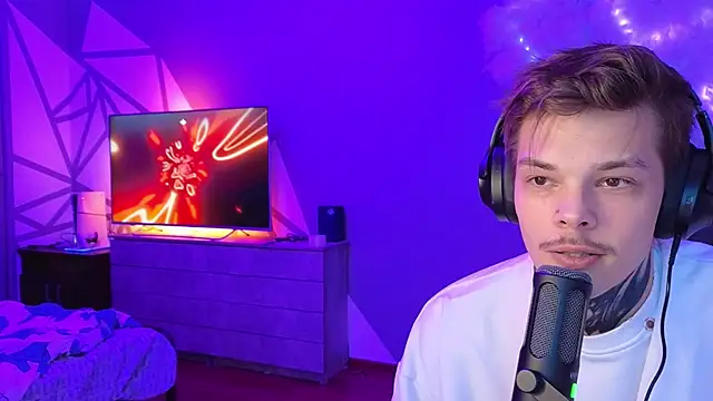 Snapshot of DENIS_HERE chatting on January 10, 2025, 7:43 pm DENIS HERE online show from January 10, 2025, 7:43 pm