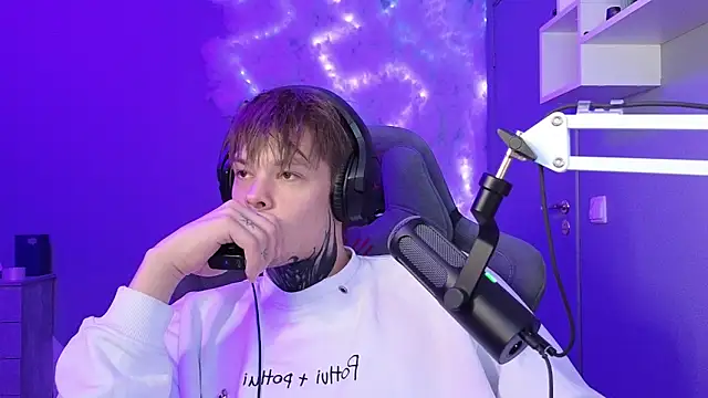 Snapshot of DENIS_HERE chatting on January 16, 2025, 5:21 am DENIS HERE online show from January 16, 2025, 5:21 am