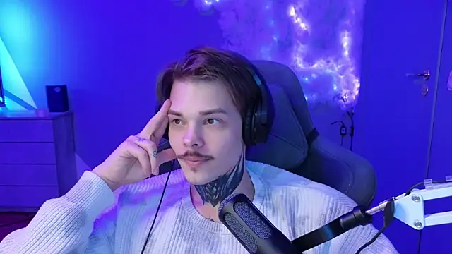 Snapshot of DENIS_HERE chatting on February 1, 2025, 8:37 pm DENIS HERE online show from February 1, 2025, 8:37 pm
