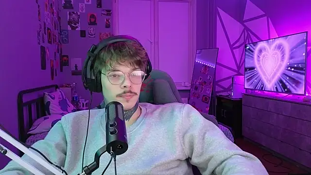 Snapshot of DENIS_HERE chatting on February 11, 2025, 8:10 pm DENIS HERE online show from February 11, 2025, 8:10 pm