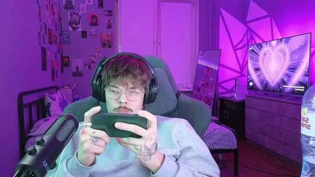 Snapshot of DENIS_HERE chatting on February 11, 2025, 11:12 pm DENIS HERE online show from February 11, 2025, 11:12 pm