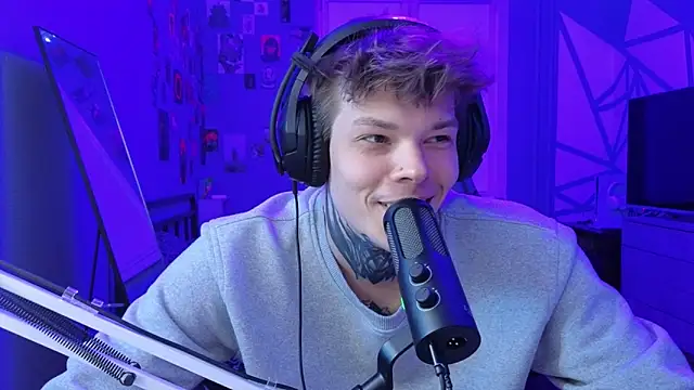 Snapshot of DENIS_HERE chatting on March 13, 2025, 3:39 pm DENIS HERE online show from March 13, 2025, 3:39 pm