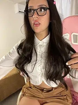 violet-333 online show from November 7, 2025, 5:57 pm