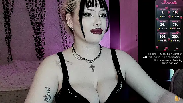 strawberry elfcat online show from March 30, 2026, 1:39 am