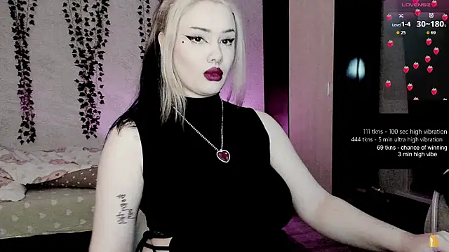 strawberry elfcat online show from April 16, 2026, 2:34 am