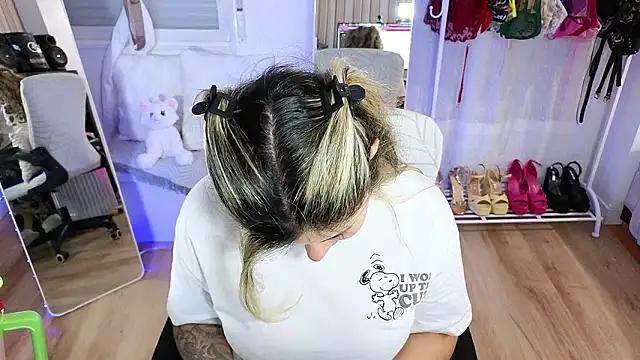 Snapshot of Tawny_cox chatting on February 6, 2026, 9:45 am Tawny cox online show from February 6, 2026, 9:45 am