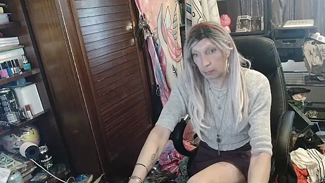 Ombeline1 online show from April 14, 2026, 12:44 pm