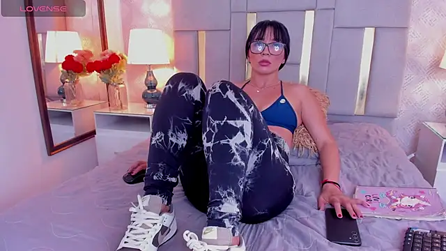 Camilaa Sanchez  online show from January 31, 2025, 12:18 pm