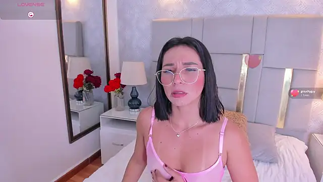 Camilaa Sanchez  online show from February 6, 2025, 10:59 am