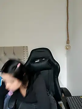 Lia Hurley online show from March 21, 2025, 12:50 pm