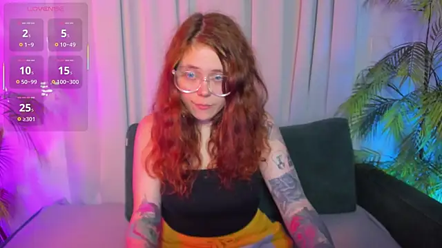 Snapshot of SophiePure chatting on October 6, 2025, 9:01 pm SophiePure online show from October 6, 2025, 9:01 pm