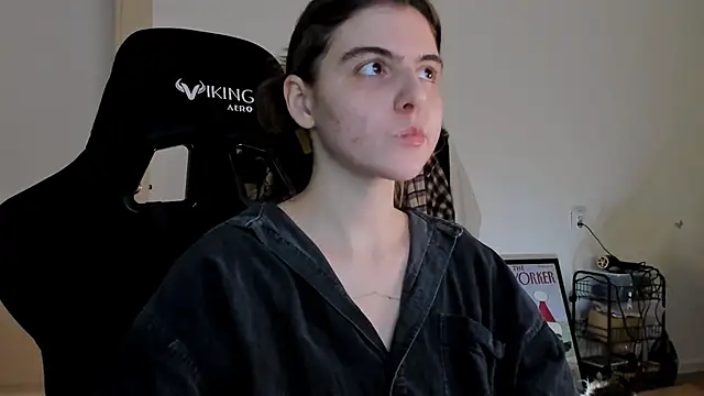 emmamurrr online show from December 22, 2024, 2:06 pm