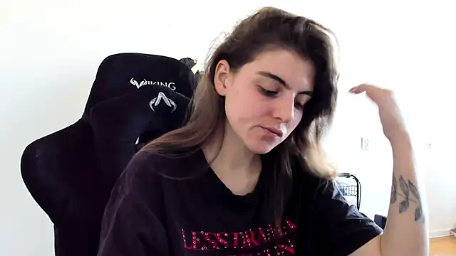 emmamurrr online show from September 11, 2025, 10:04 am