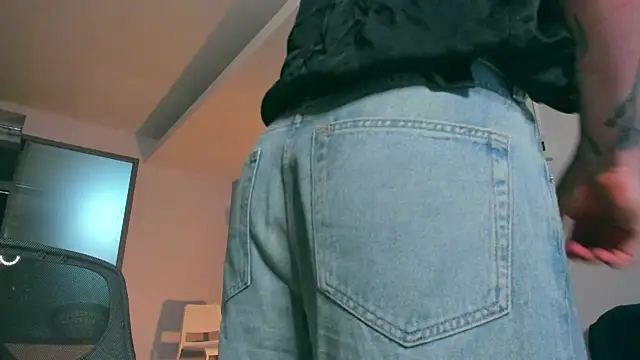 Samuel Andrew online show from November 8, 2025, 4:23 am