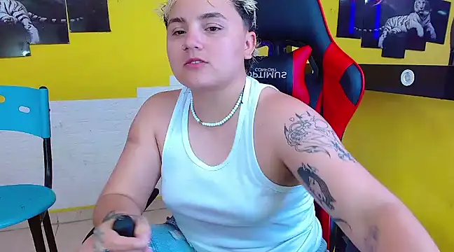 isabeautyx19 online show from March 5, 2025, 1:10 am