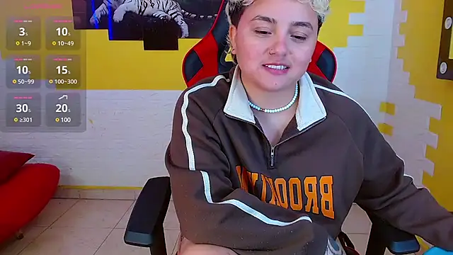 isabeautyx19 online show from March 13, 2025, 4:38 am