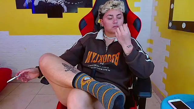 isabeautyx19 online show from March 13, 2025, 7:42 am