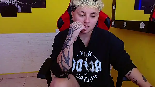 isabeautyx19 online show from March 21, 2025, 6:05 am