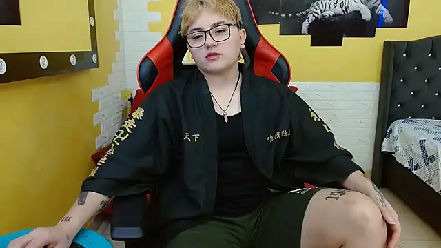 isabeautyx19 online show from September 10, 2025, 2:11 am