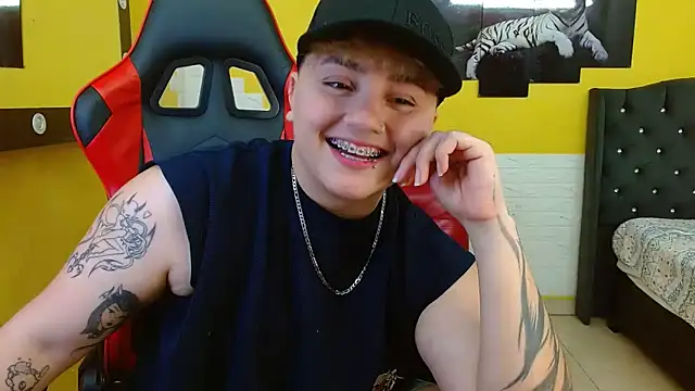 isabeautyx19 online show from September 25, 2025, 3:54 am