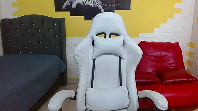 isabeautyx19 online show from April 10, 2026, 3:01 am