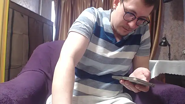 nicenike47 online show from April 15, 2026, 6:53 am