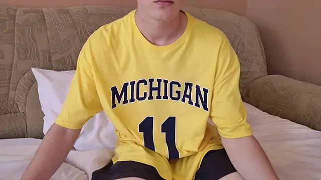 callmenineoneseven online show from September 9, 2025, 9:31 am