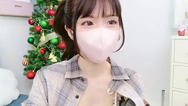 -minami- online show from December 8, 2024, 3:43 am