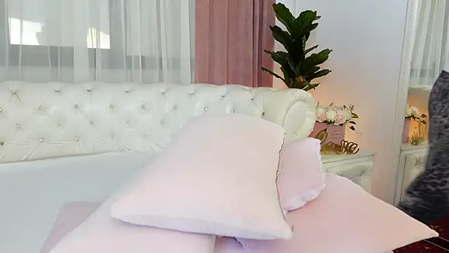 NinaCrystal1 online show from July 18, 2026, 8:51 am