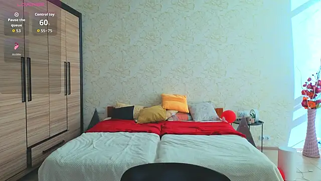 JulisSweet online show from March 1, 2026, 8:49 am