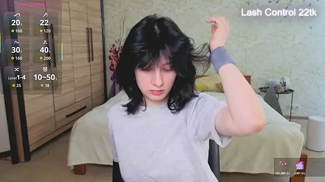 JulisSweet online show from April 7, 2026, 6:36 am