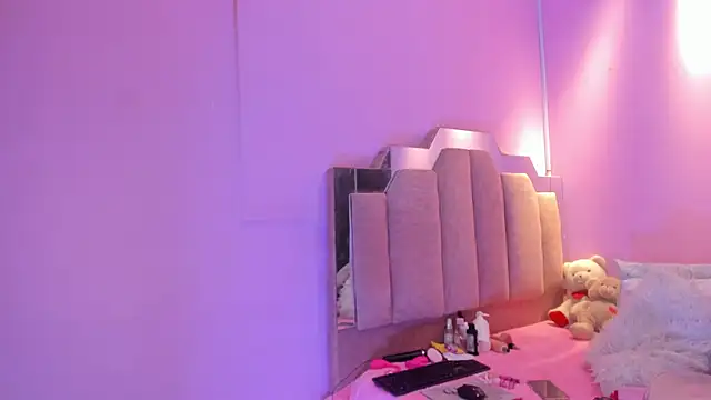 LoveQueen2 online show from December 4, 2025, 12:03 pm